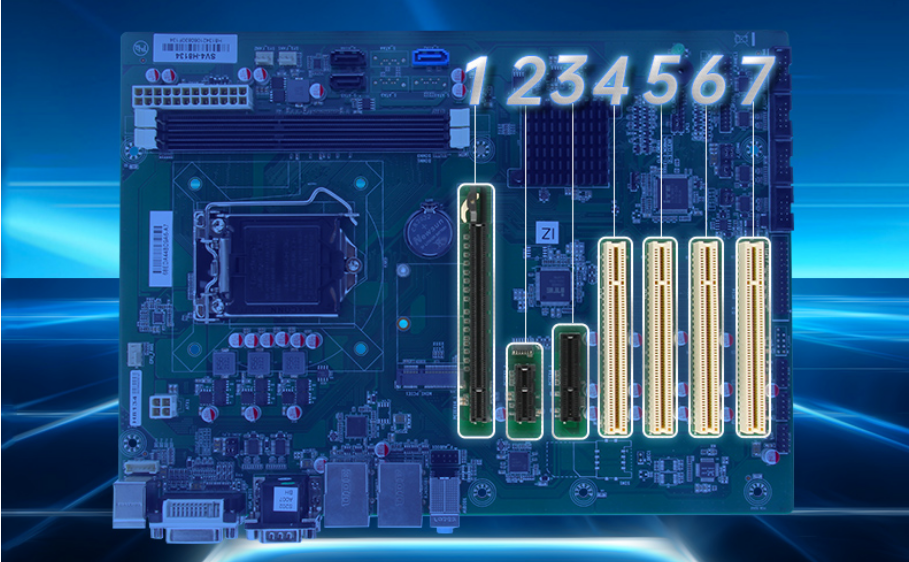 7個(gè)擴(kuò)展槽分別為1個(gè)PCIex16插槽，1個(gè)PCIex4插槽，1個(gè)PCIex1插槽以及4個(gè)PCI插槽。
